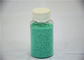 녹색 과립 색깔 얼룩 나트륨 황산염은 청소 화학물질을 반점을 찍습니다